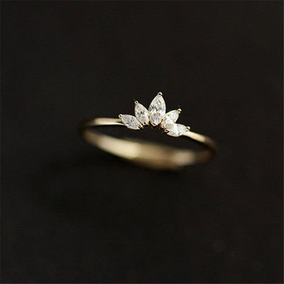 Anillo Exclusivo de Corona de Cristal de Oro