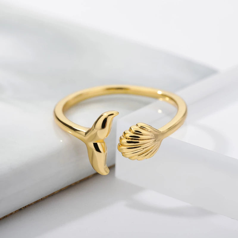 Anillo Ajustable Cola de Sirena con Concha en Oro