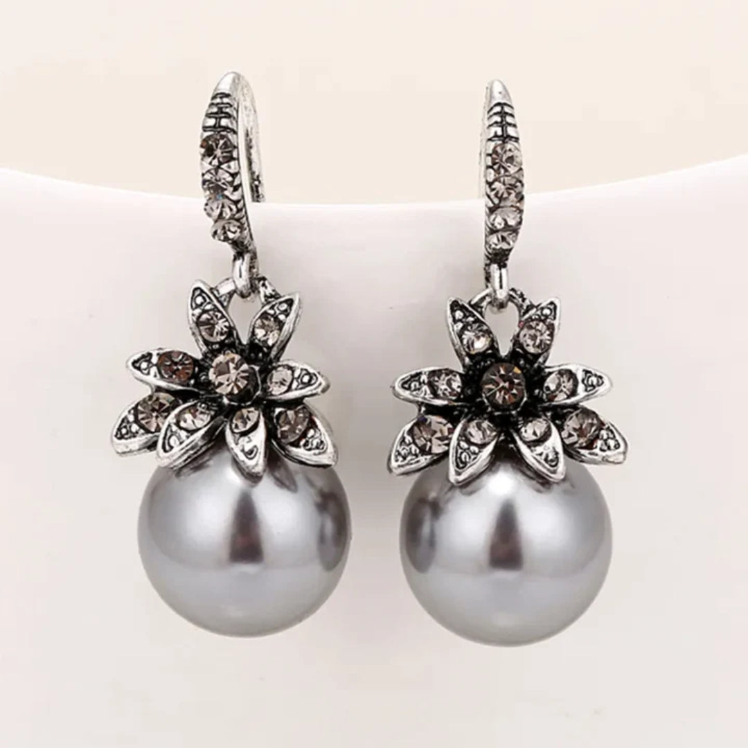Aretes Florales con Perlas Plateadas Vintage