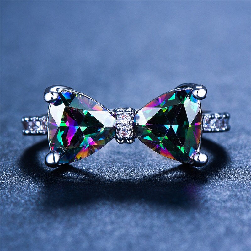 Anillo de Lazo con Piedras Preciosas