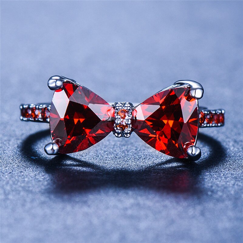 Anillo de Lazo con Piedras Preciosas