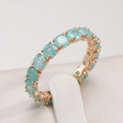 Anillo de Lujo con Circonitas Incrustadas en Oro